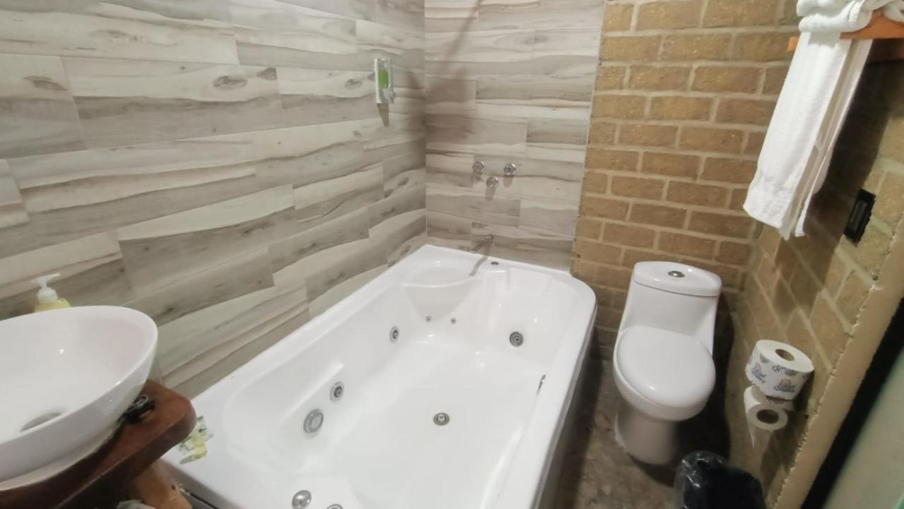 Hotel Spa El Gran Coral By Rotamundos Jocotepec Ngoại thất bức ảnh